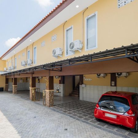 فندق Reddoorz Syariah Near Rsud Dr Iskak Tulungagung Kedungwaru المظهر الخارجي الصورة