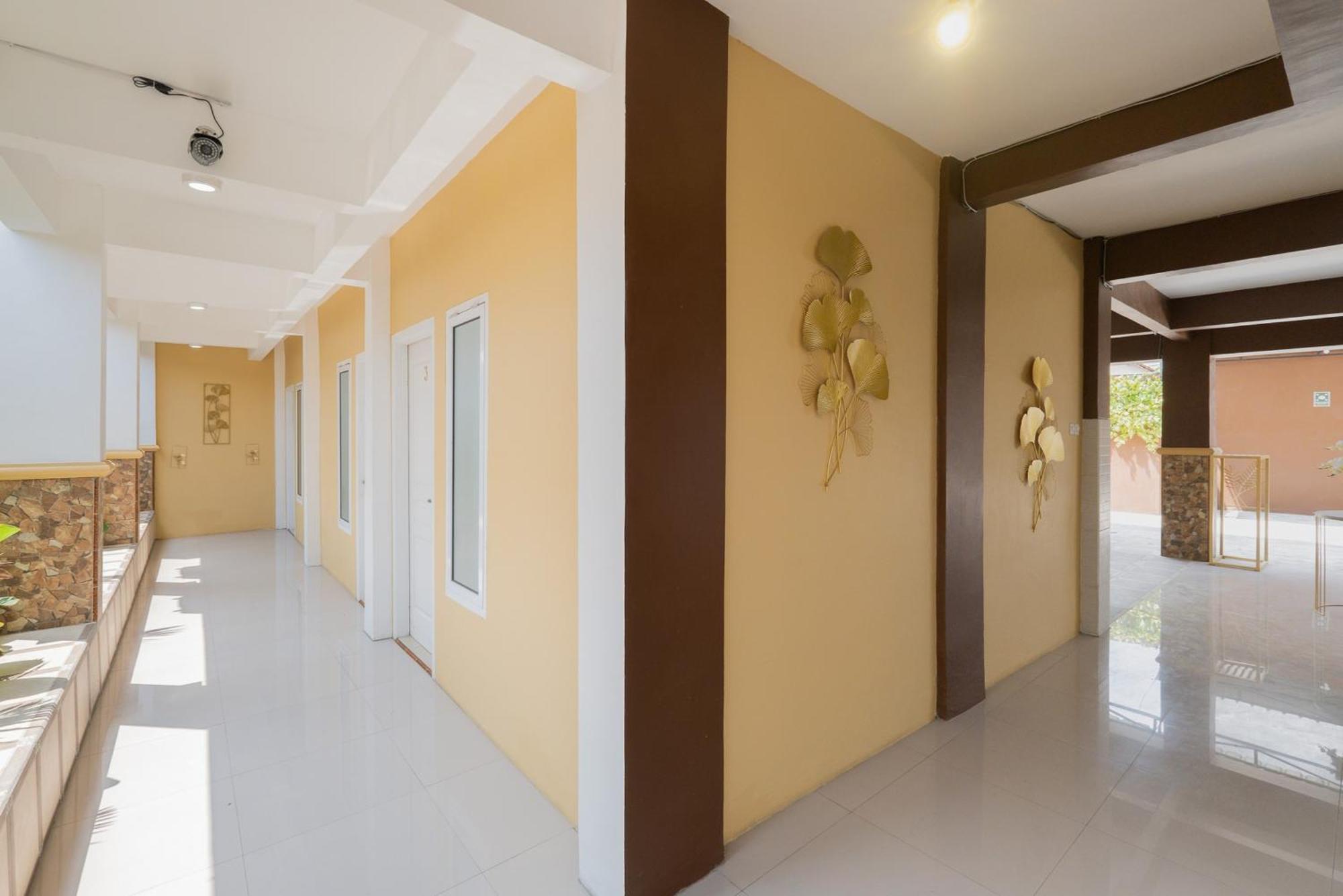 فندق Reddoorz Syariah Near Rsud Dr Iskak Tulungagung Kedungwaru المظهر الخارجي الصورة