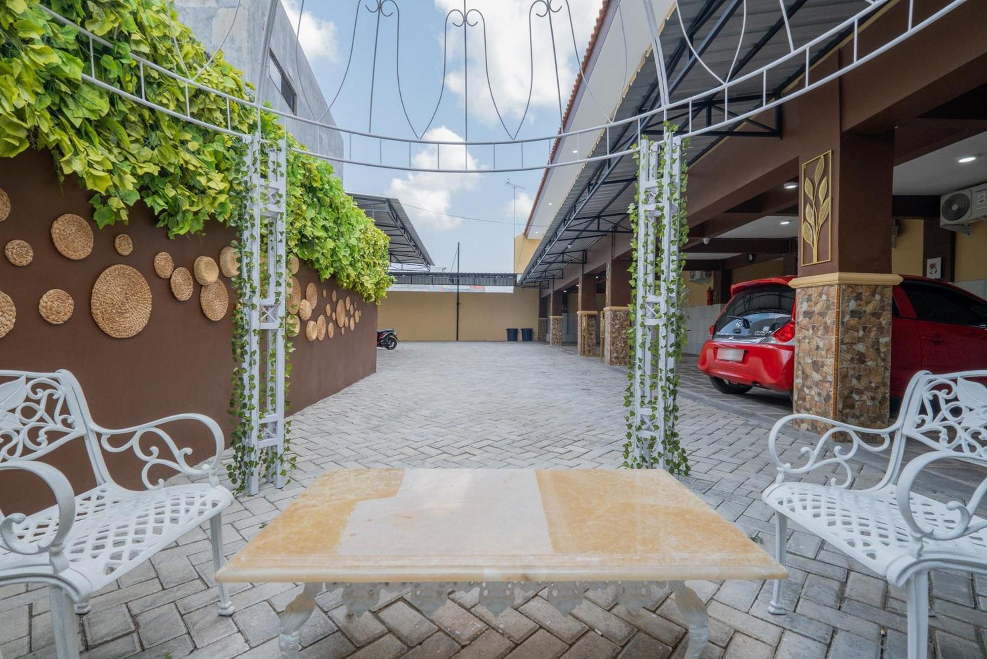 فندق Reddoorz Syariah Near Rsud Dr Iskak Tulungagung Kedungwaru المظهر الخارجي الصورة