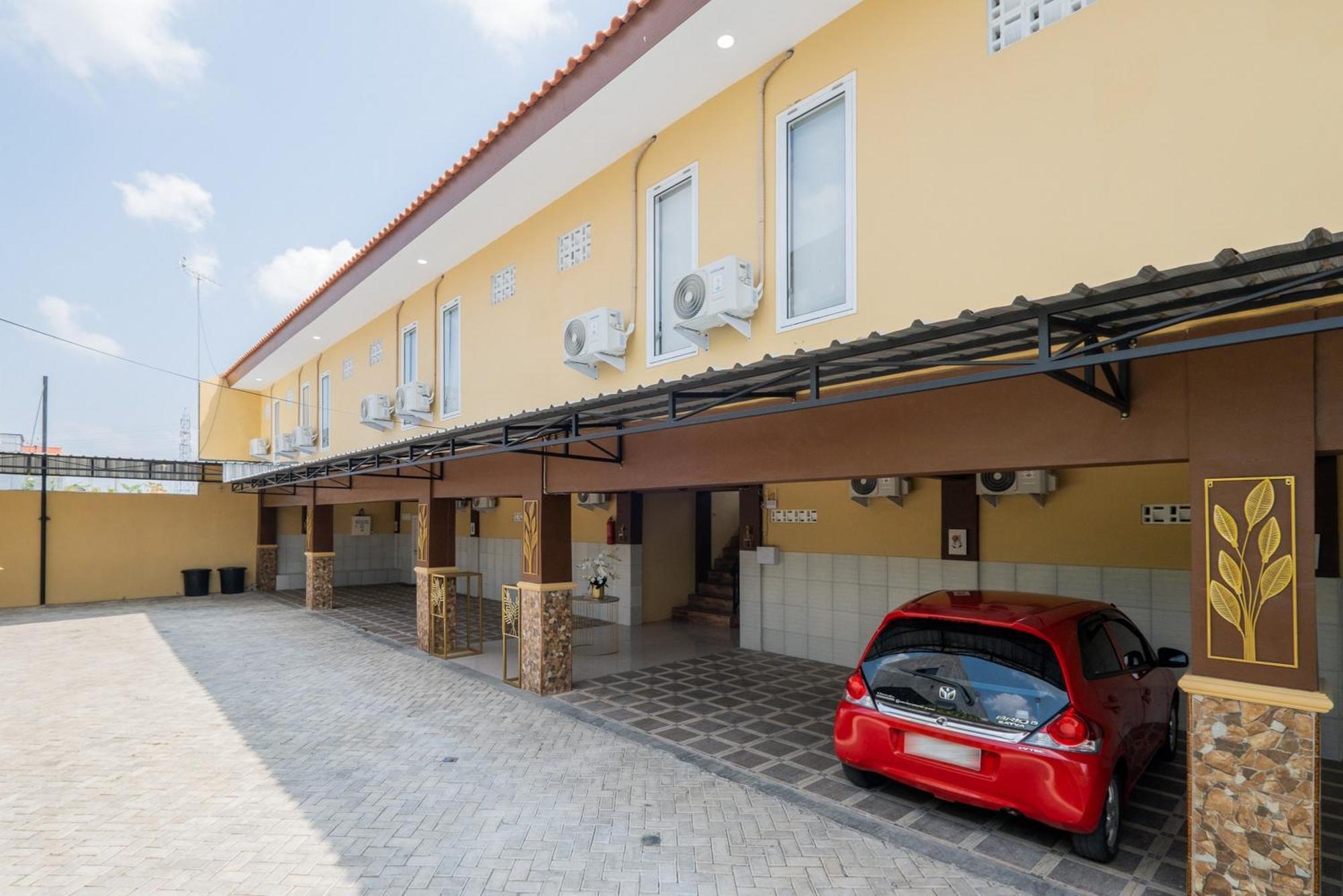 فندق Reddoorz Syariah Near Rsud Dr Iskak Tulungagung Kedungwaru المظهر الخارجي الصورة