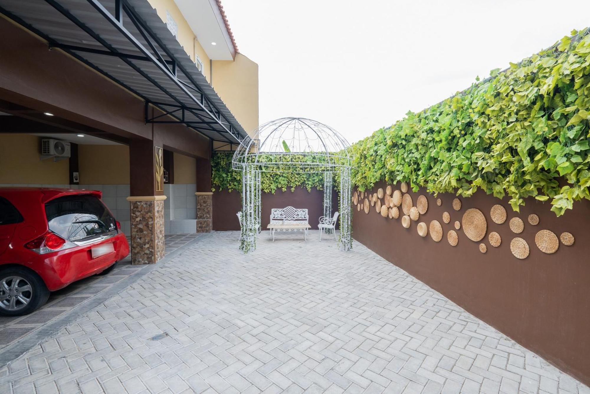 فندق Reddoorz Syariah Near Rsud Dr Iskak Tulungagung Kedungwaru المظهر الخارجي الصورة