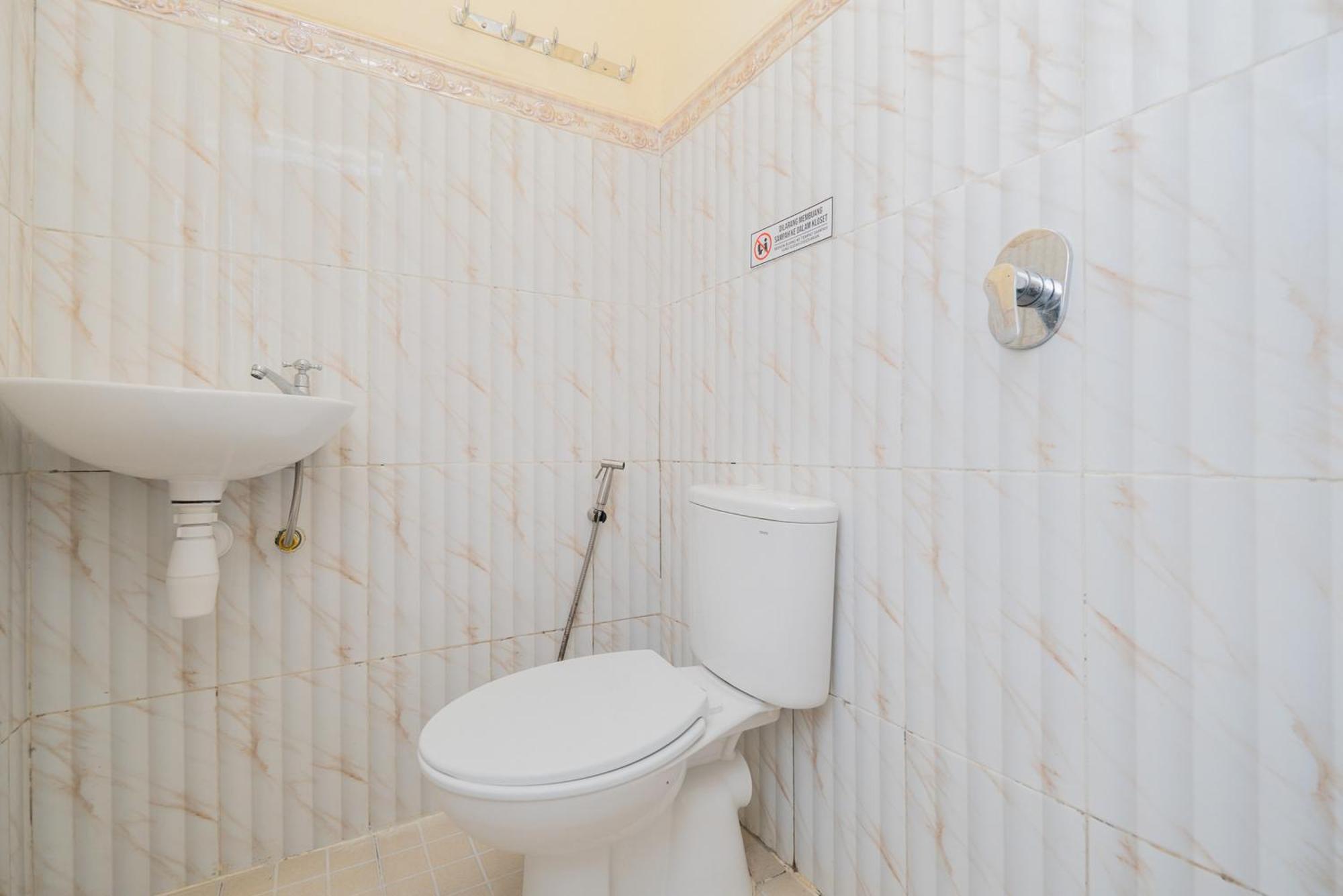 فندق Reddoorz Syariah Near Rsud Dr Iskak Tulungagung Kedungwaru المظهر الخارجي الصورة